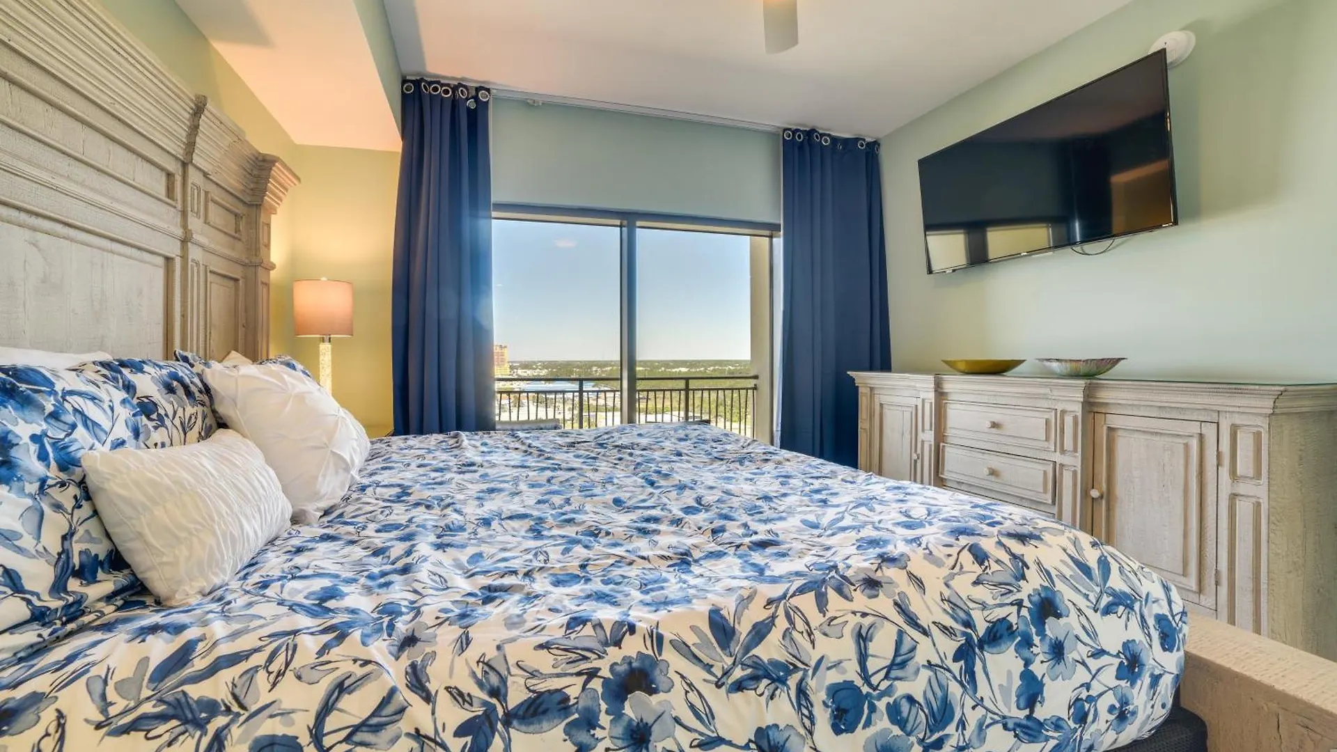 Breezy Panama City Beach Condo With Private Balcony! Apartment